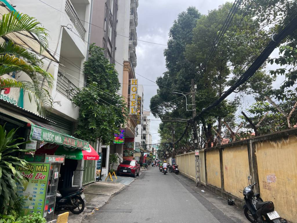 Bán nhà 252 Cao Thắng, Phường 12, Quận 10, hẻm xe hơi